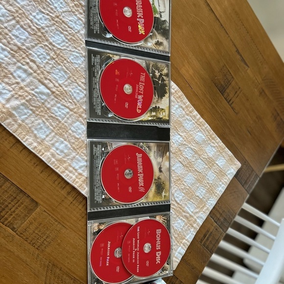Jurassic park trilogy on DVD - Picture 3 of 3